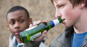 7 coisas que você precisa saber sobre beber na adolescência