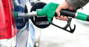 O preço da gasolina subiu; veja por que isso te afeta e como economizar