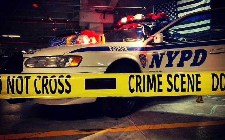 Carros da polícia de Nova York circulando por SP