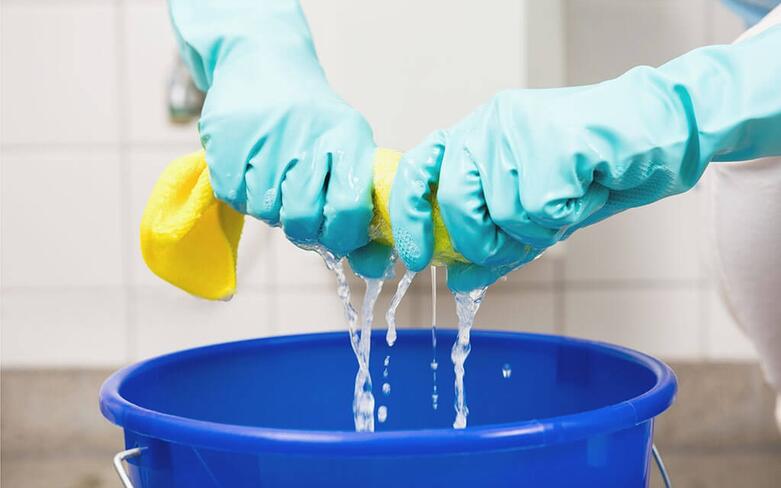 Como preparar solução de água sanitária que mata o coronavírus