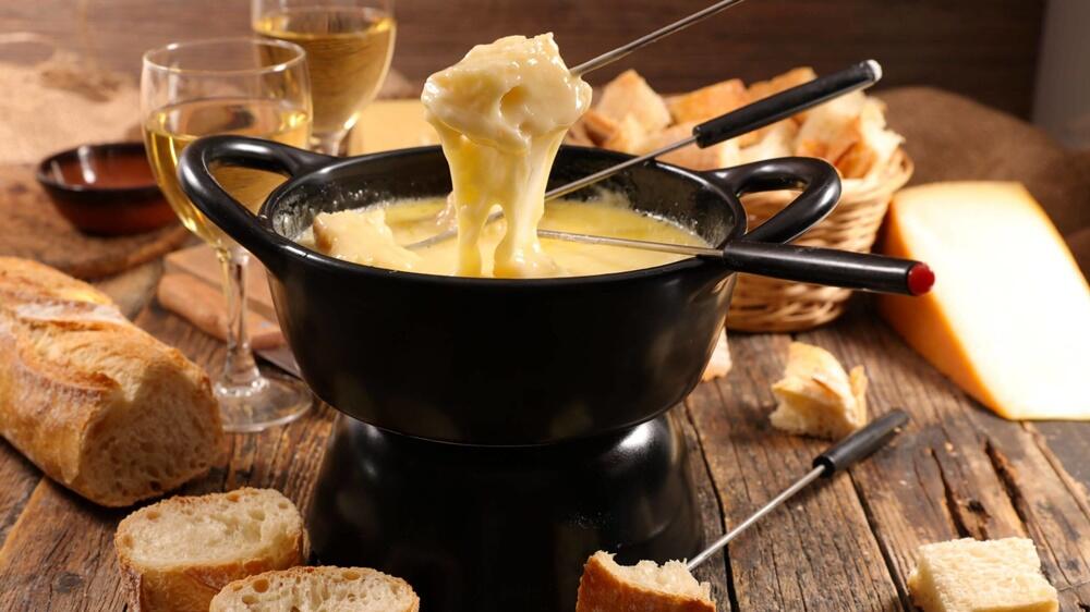 fondue com queijo jantar a dois caseiro