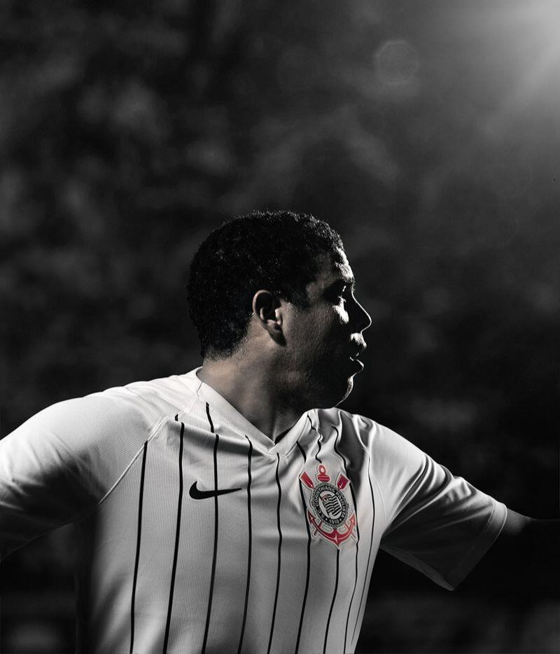 Novo uniforme do Corinthians é uma homenagem a Ronaldo Fenômeno! 
