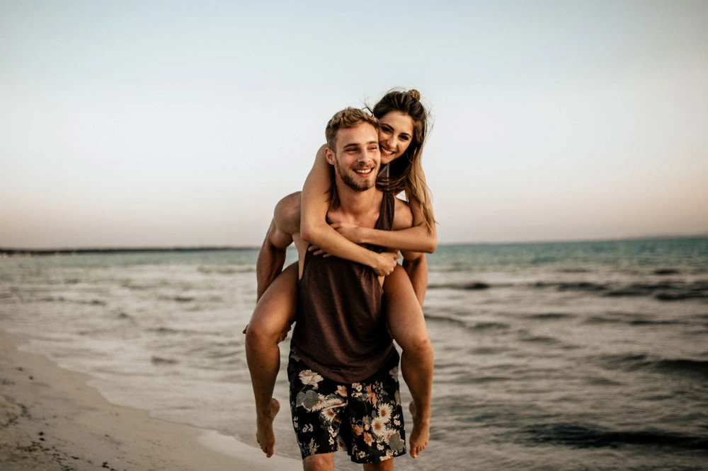 Viajar com a namorada é melhor que presentes caros! Descubra por quê!