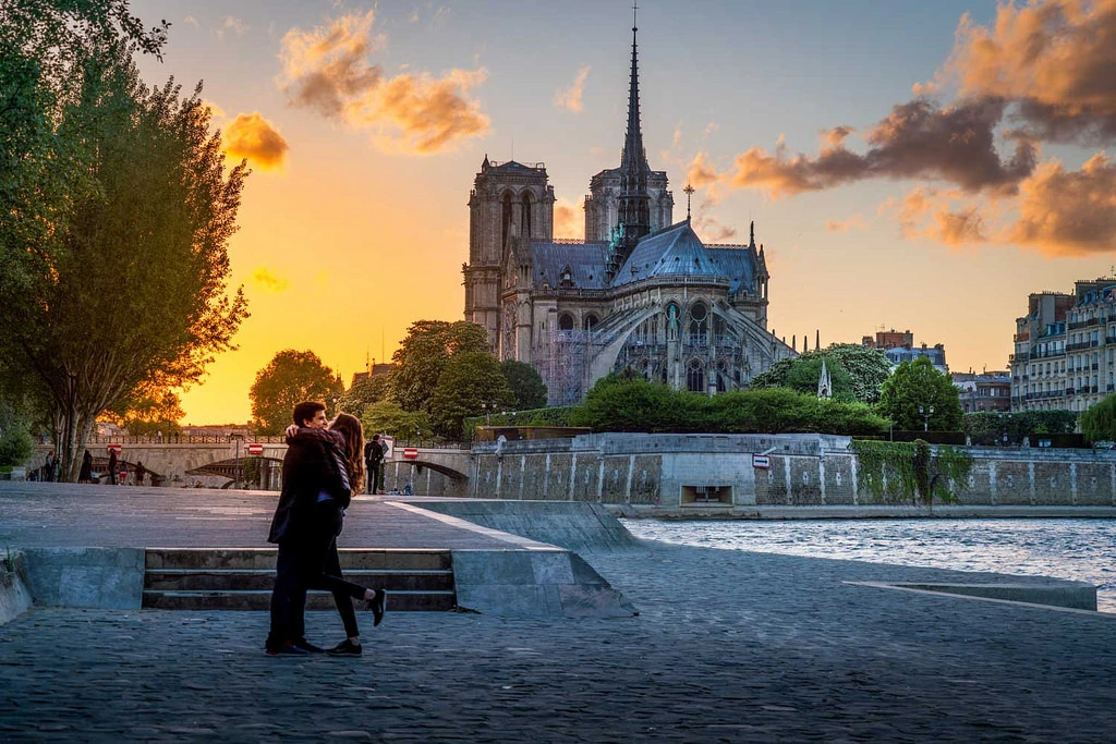 Viajar com a namorada é melhor que presentes caros! Descubra por quê!