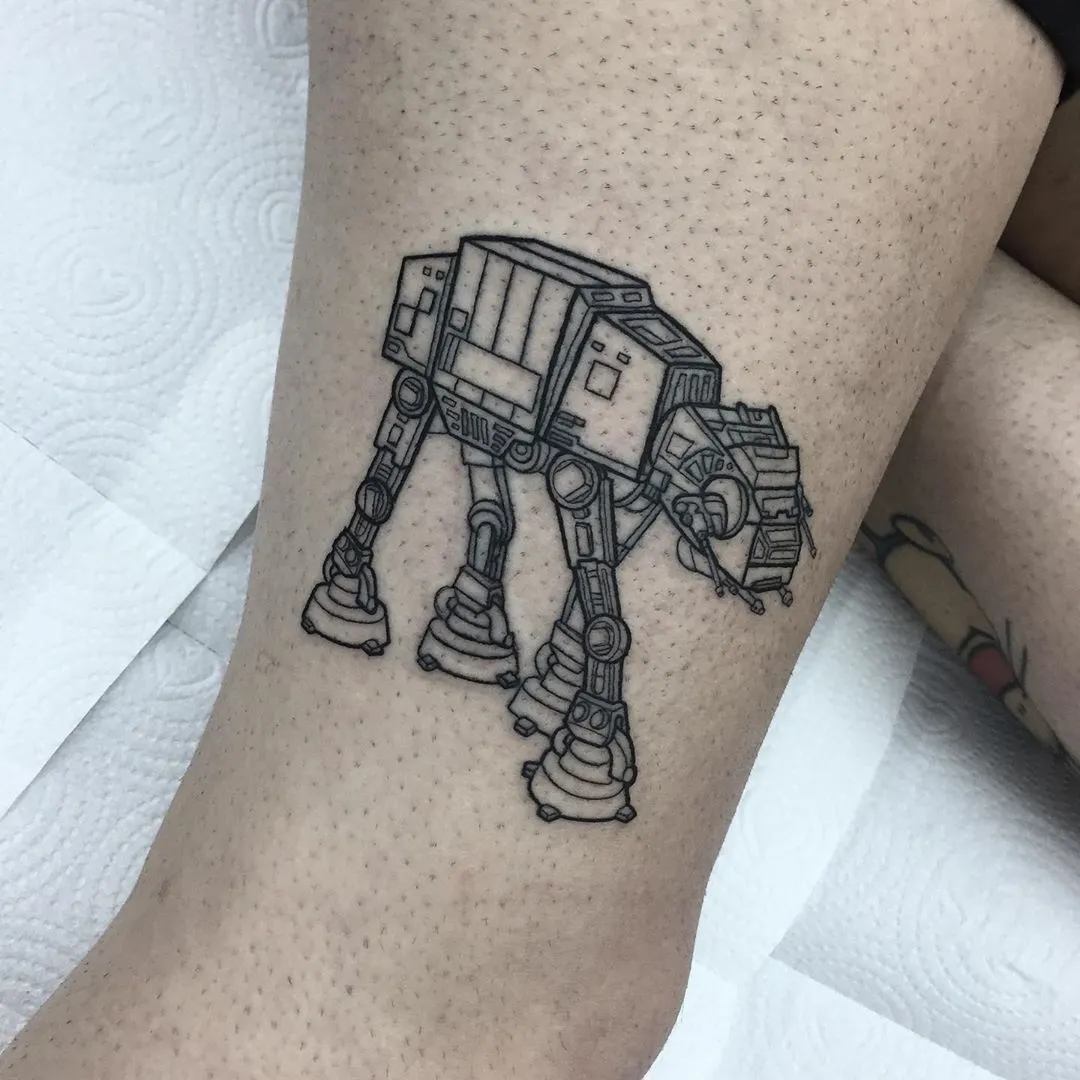 Arthur Galluzzi - Reprodução Instagram @r2tattoo