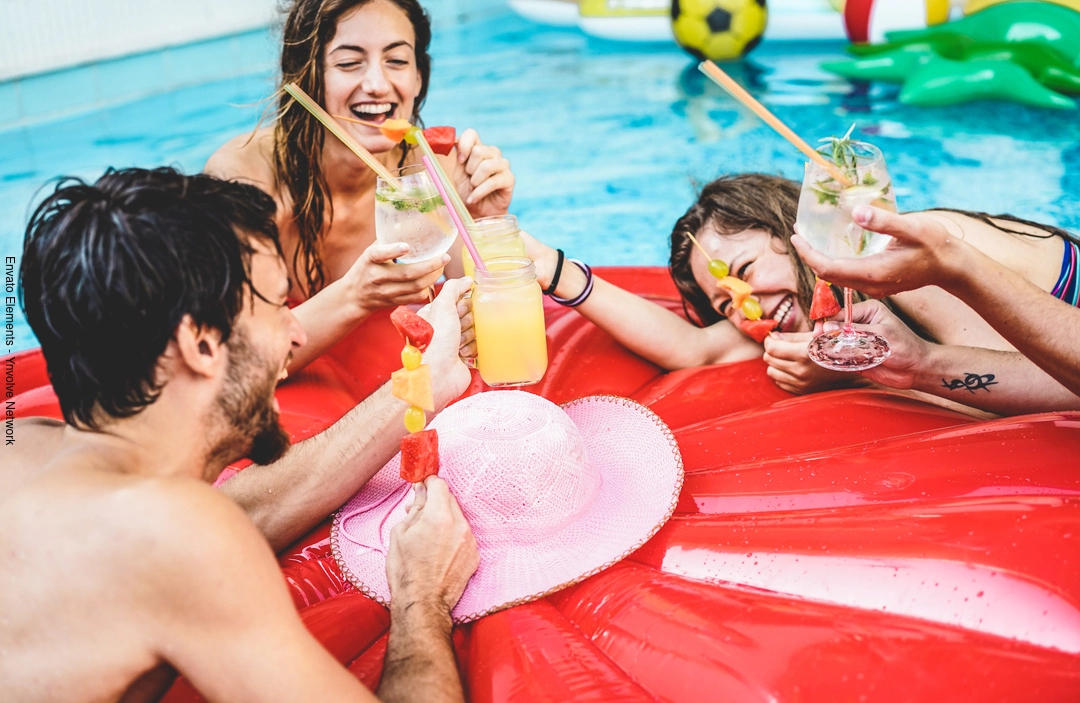 Festa na piscina no carnaval | Envato Elements