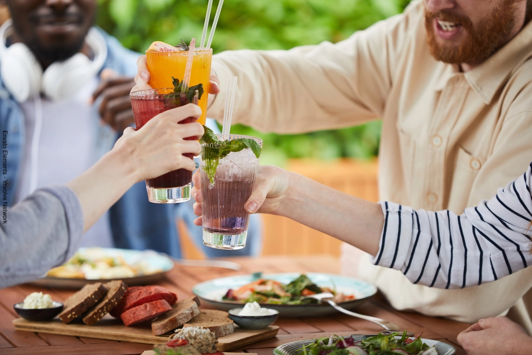 Drinks para o carnaval - Churrasco com amigos no carnaval | Envato Elements