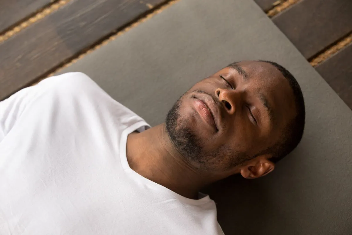 Técnicas de respiração podem ajudar a relaxar os músculos | Freepik
