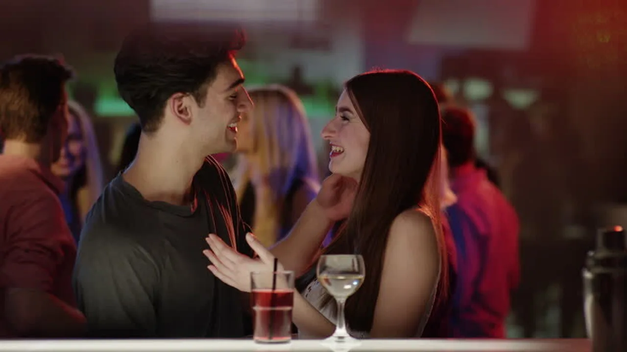 Como chegar em uma mulher na balada