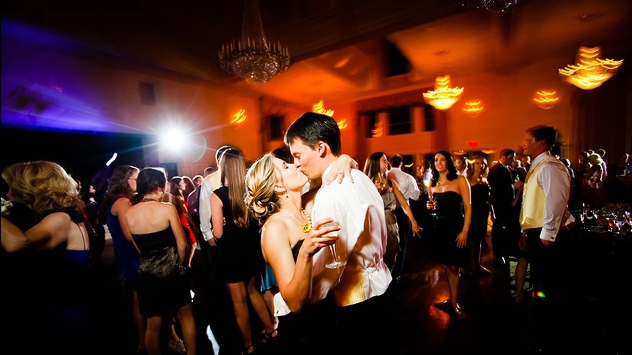 Como chegar em uma mulher na balada