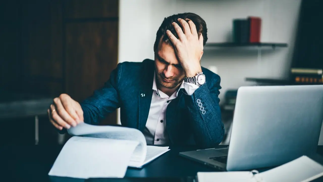 Dor na Cabeça e nas Costas | Envato Elements