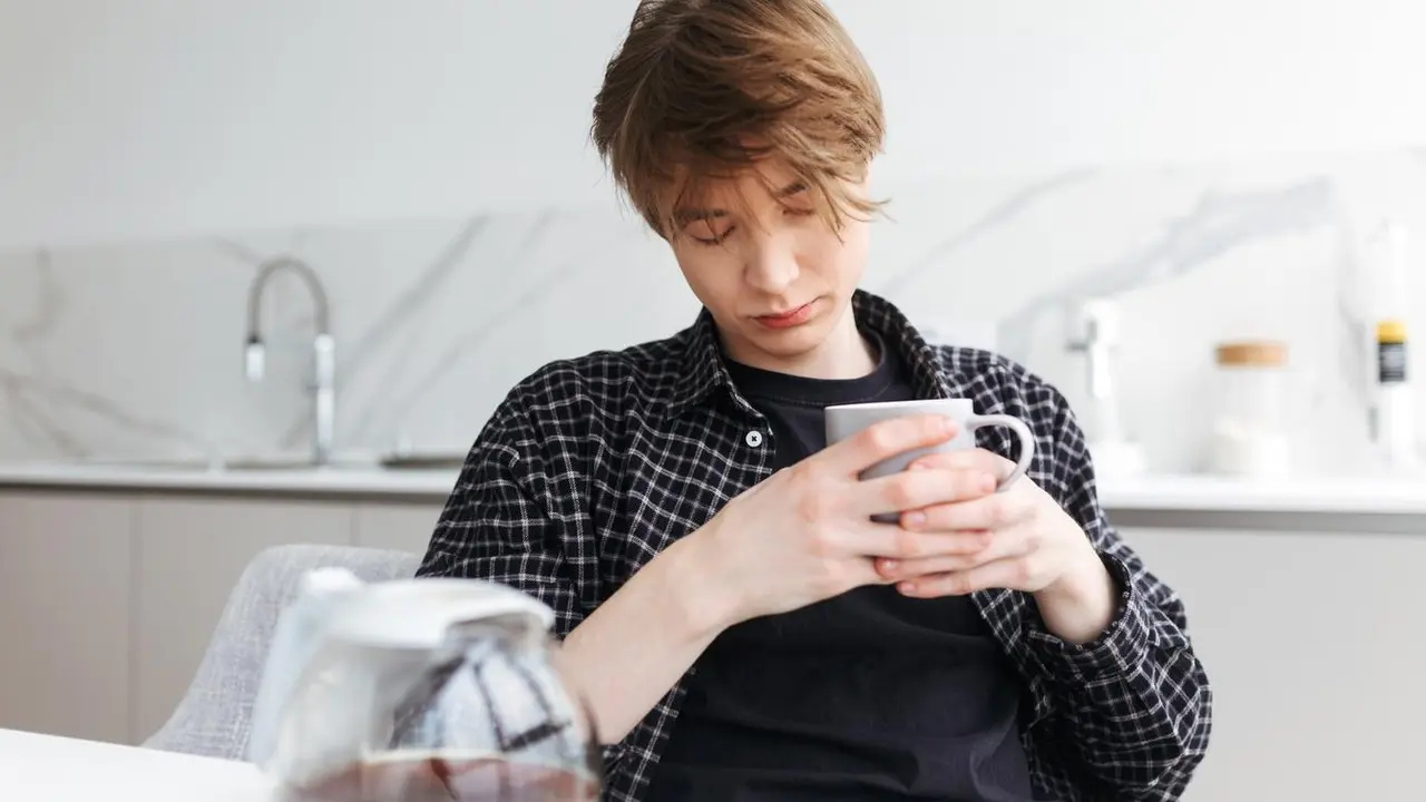 Como o efeito rebote pode causar sonolência após o consumo de café. | Envato Elements