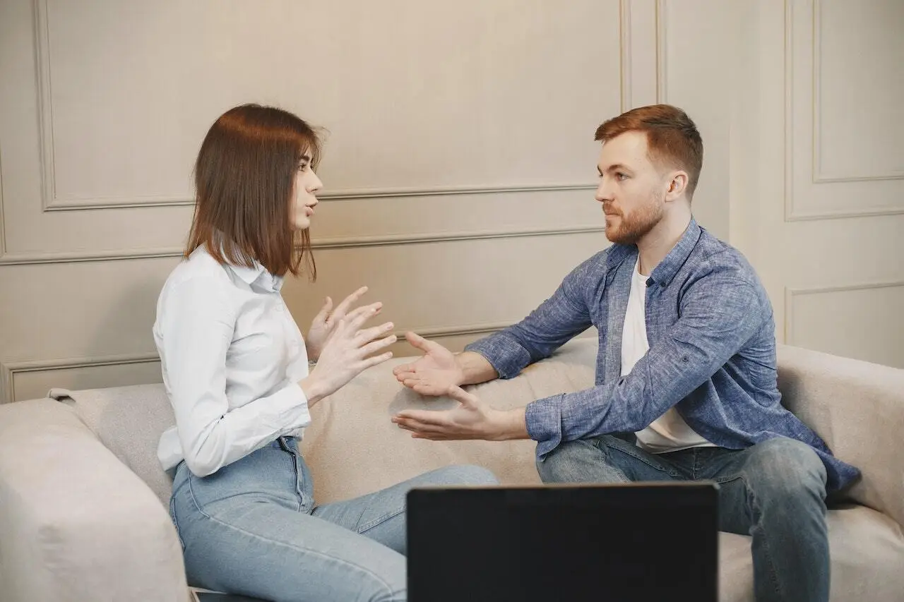 Desonestidade e Evitação de Conversas - Foto Pexels