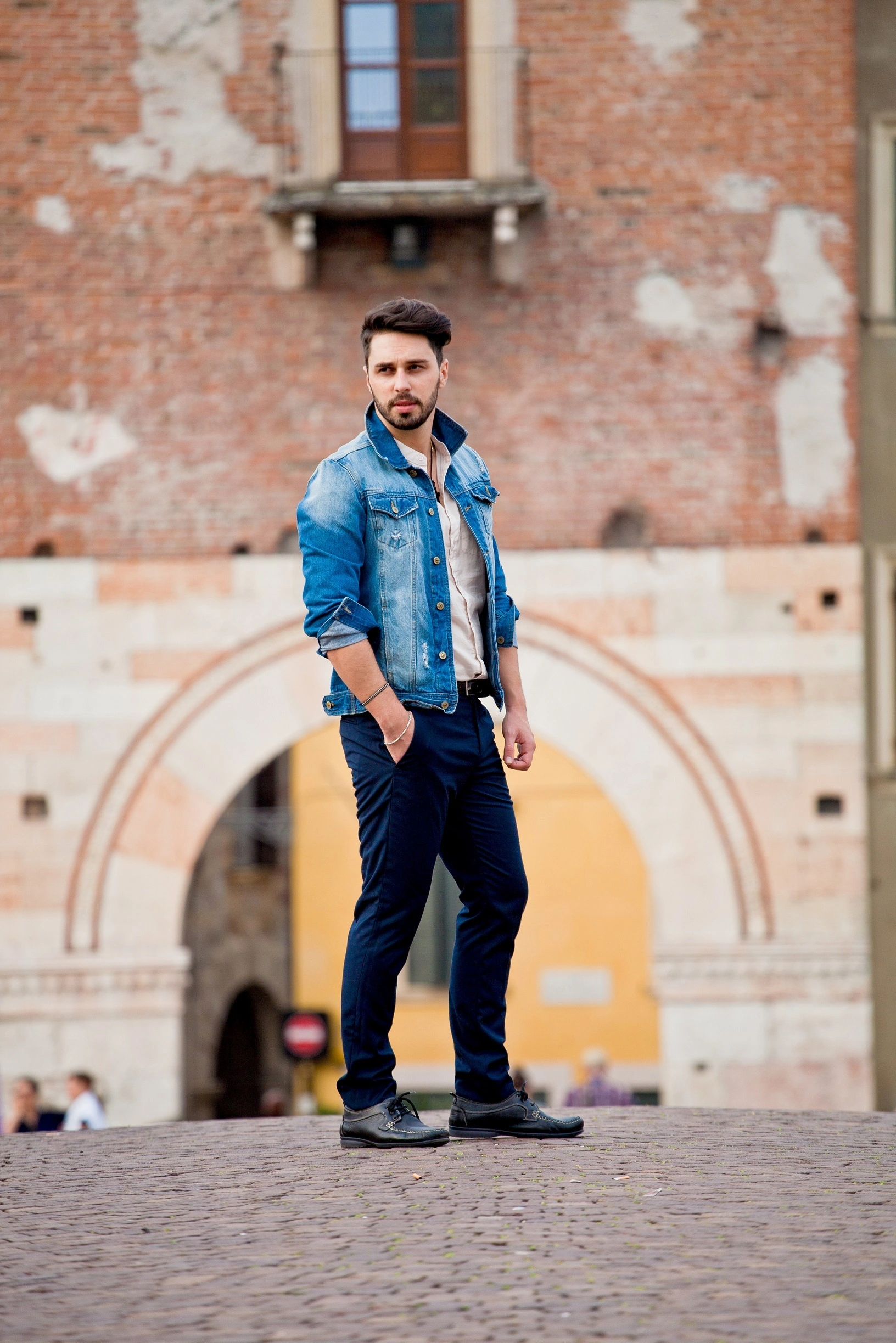 Como se vestir bem para sair a noite e mandar bem em qualquer ambiente