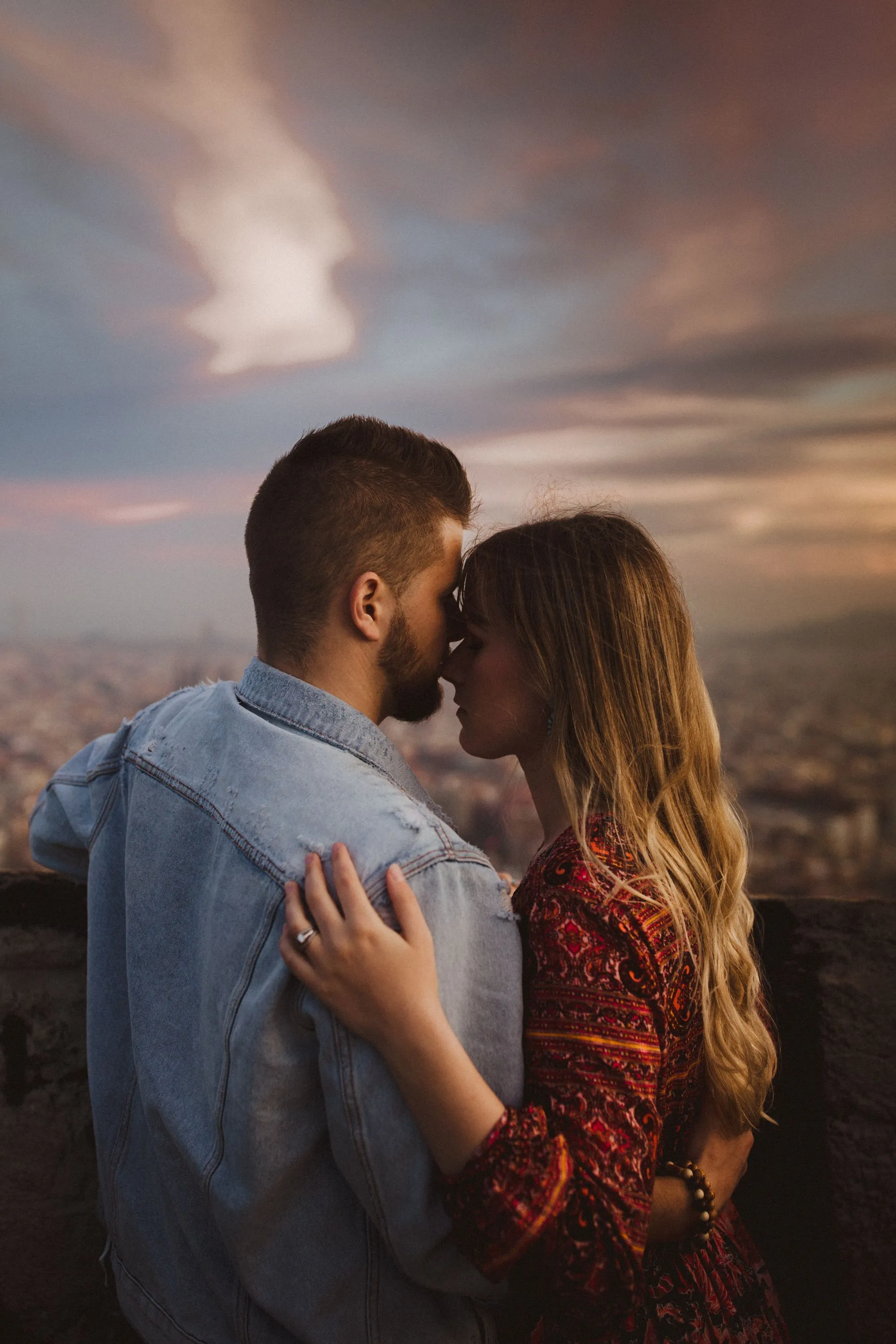 Viajar com a namorada é melhor que presentes caros! Descubra por quê!