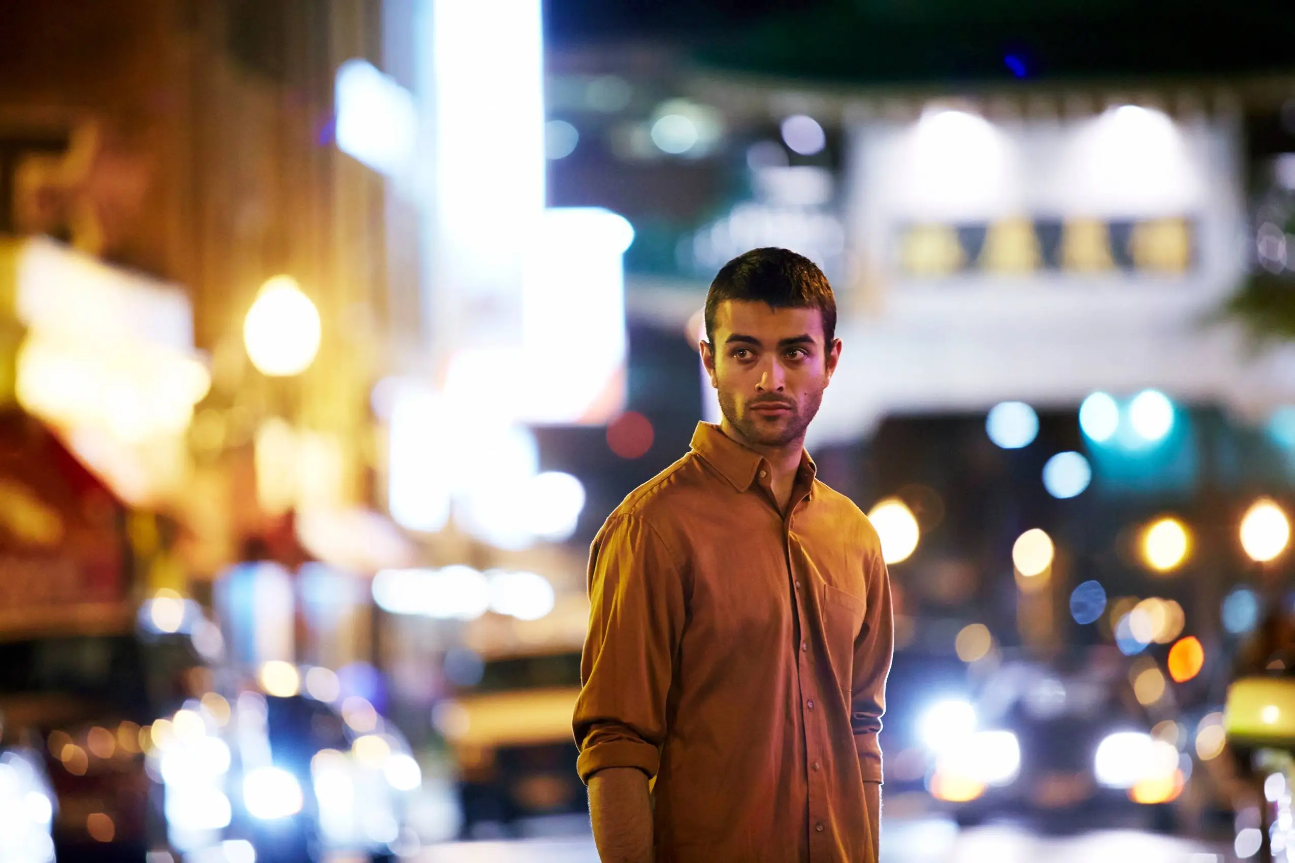 Como se vestir bem para sair a noite e mandar bem em qualquer ambiente