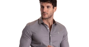 Amazon oferece até 50% de desconto em roupas masculinas