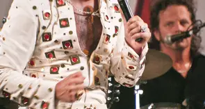 Como Elvis Presley conseguiu o direito de mandar prender quem quisesse