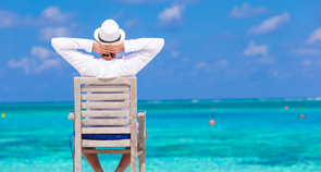 12 dicas de roupas masculinas (e de estilo) para usar no calor sem erro