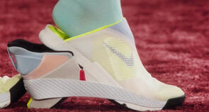 Nike lança o GO FlyEase, tênis feito pra tirar e calçar sem usar as mãos