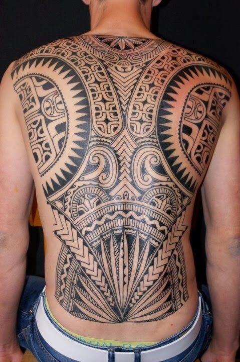 tatuagem maori costas