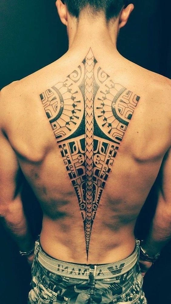 tatuagem maori costas
