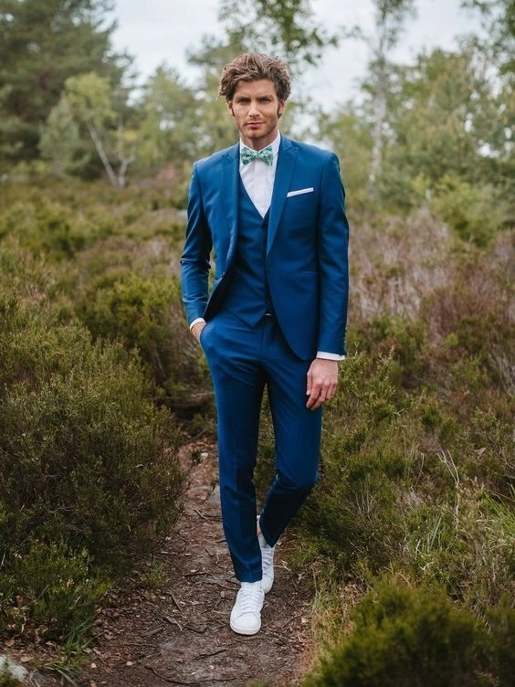 costume com tênis branco