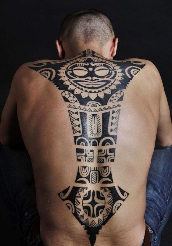 tatuagem maori costas