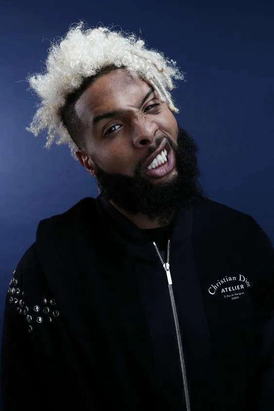 Cabelo pintado de loiro em alta para 2022