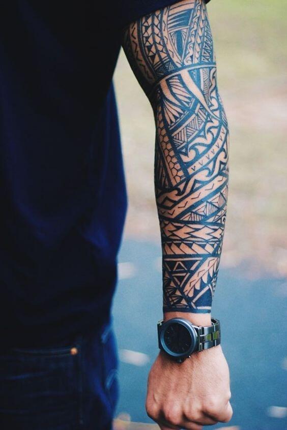 tatuagem maori braço