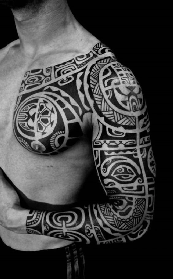 tatuagem maori braço