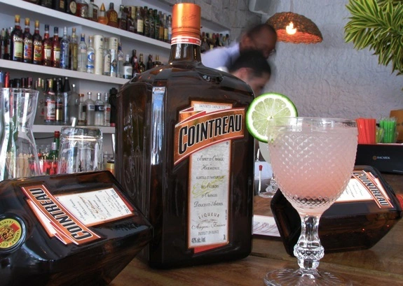 Drinks Cointreau Fizz