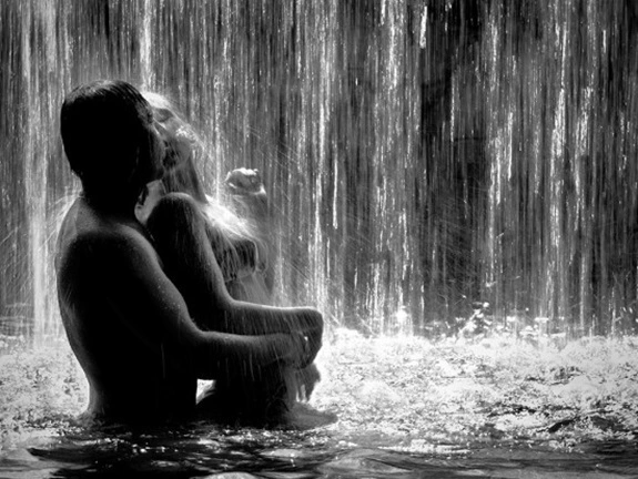 Sexo em lugares inusitados - sexo na cachoeira