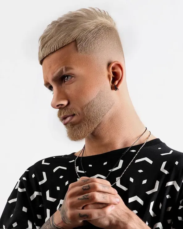 Cabelo pintado de loiro em alta para 2022