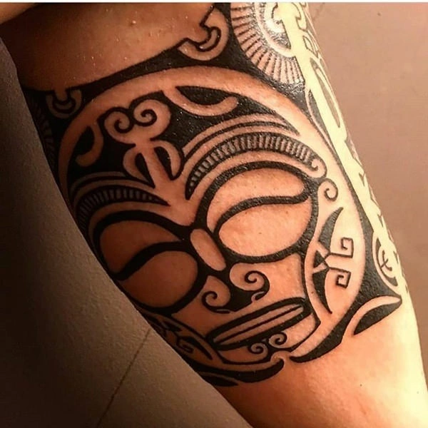 tattoo maori perna