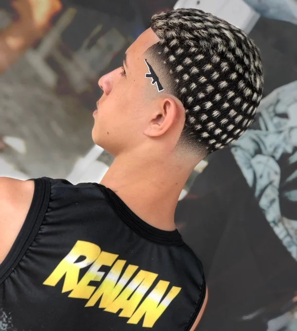 Reflexo alinhado tendências de corte adolescente para 2022