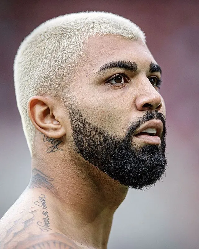 Cabelo pintado de loiro em alta para 2022