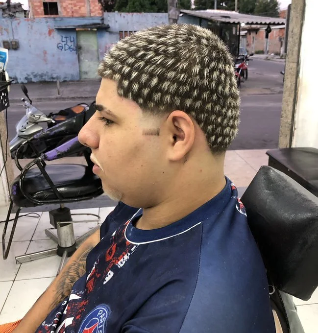 Reflexo alinhado tendências de corte adolescente para 2022