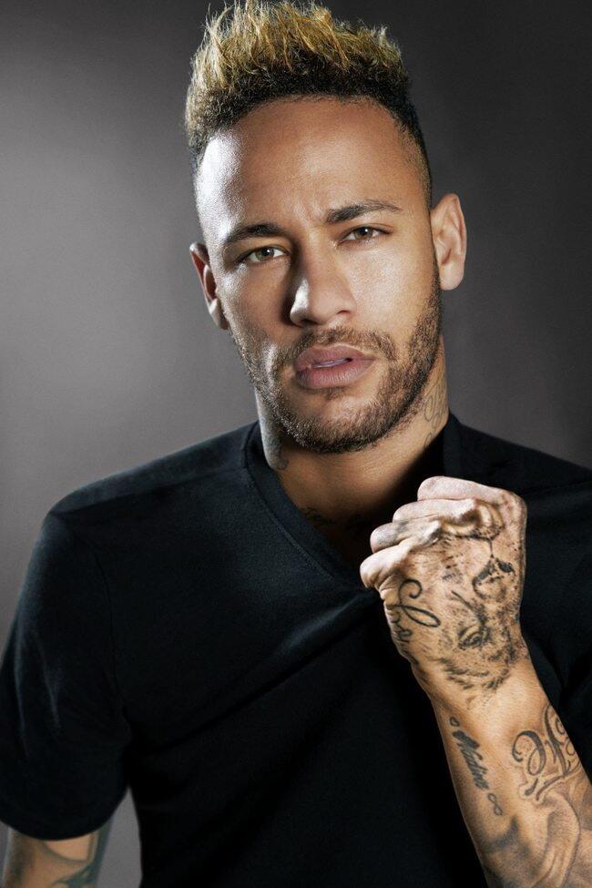 Neymar havia anunciado a parceria com a marca há quase um mês e revelado que contaria com uma "fragrância ousada"