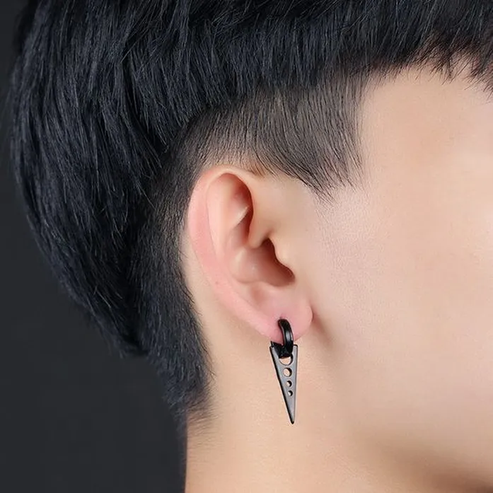 Brinco masculino com pingente