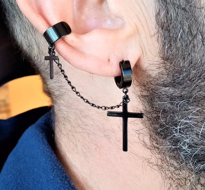 Brinco masculino com corrente