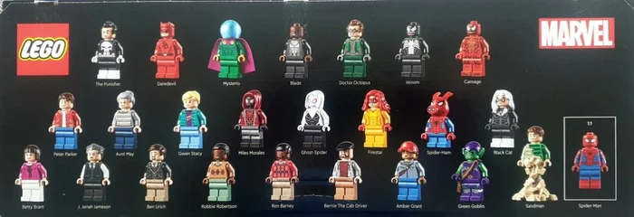 Os 25 bonequinhos de personagens da Marvel que acompanham o conjunto LEGO Clarim Diário