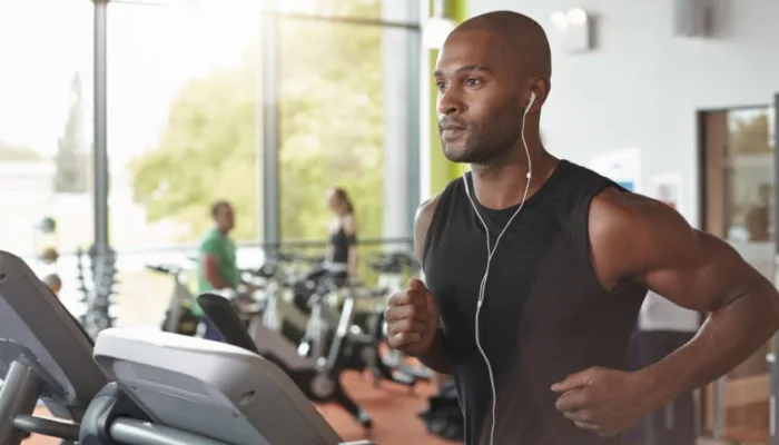 Malhar demais pode causar depressão: veja 6 consequências negativas de exagerar na academia