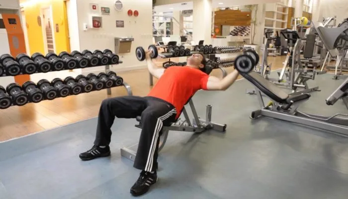 3 melhores exercícios para ganhar músculo peitoral