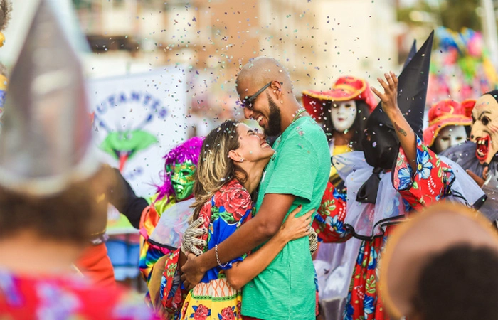 Pegar geral ou se apegar no Carnaval? Se você está nesse dilema, precisa ler isto!