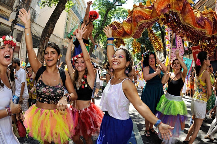 5 dicas para chegar nas mulheres neste carnaval