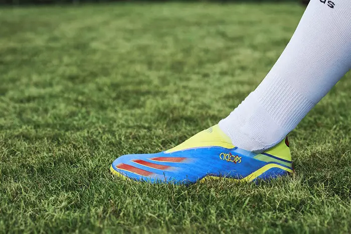 A chuteira X Ghosted inspirada no Ciclope