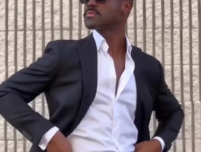 Camisas lisas ou com listras discretas | Instagram @menwithclass