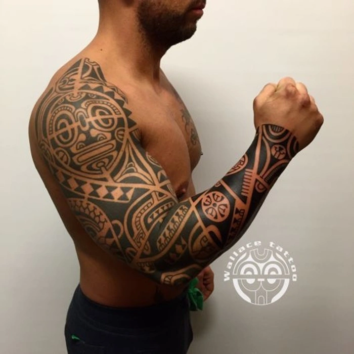 tatuagem maori braço
