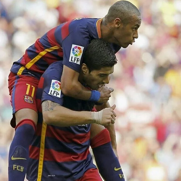 Neymar com o cabelo raspado